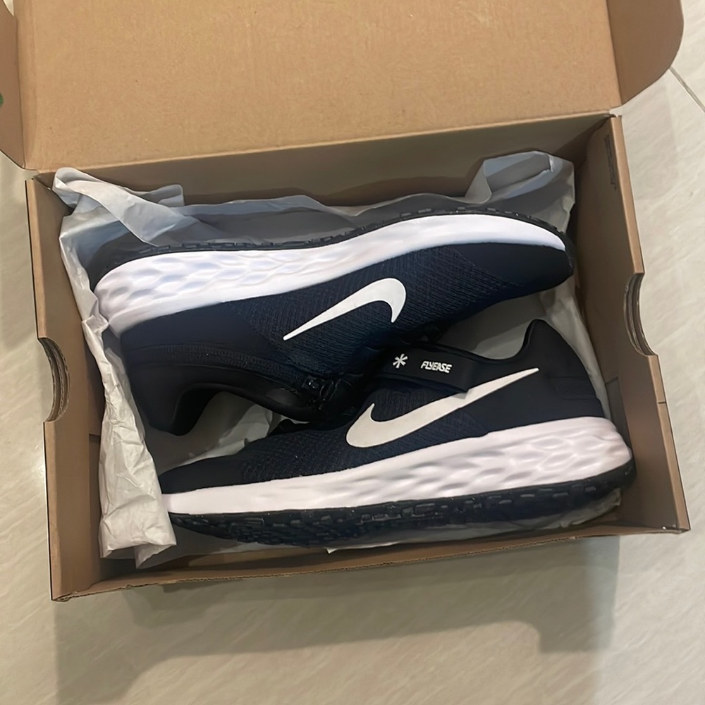 ❌UNAVAILABLE❌Brand New Nike Running Sneakers